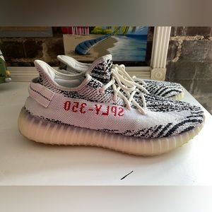 YEEZY size 9, great condicion